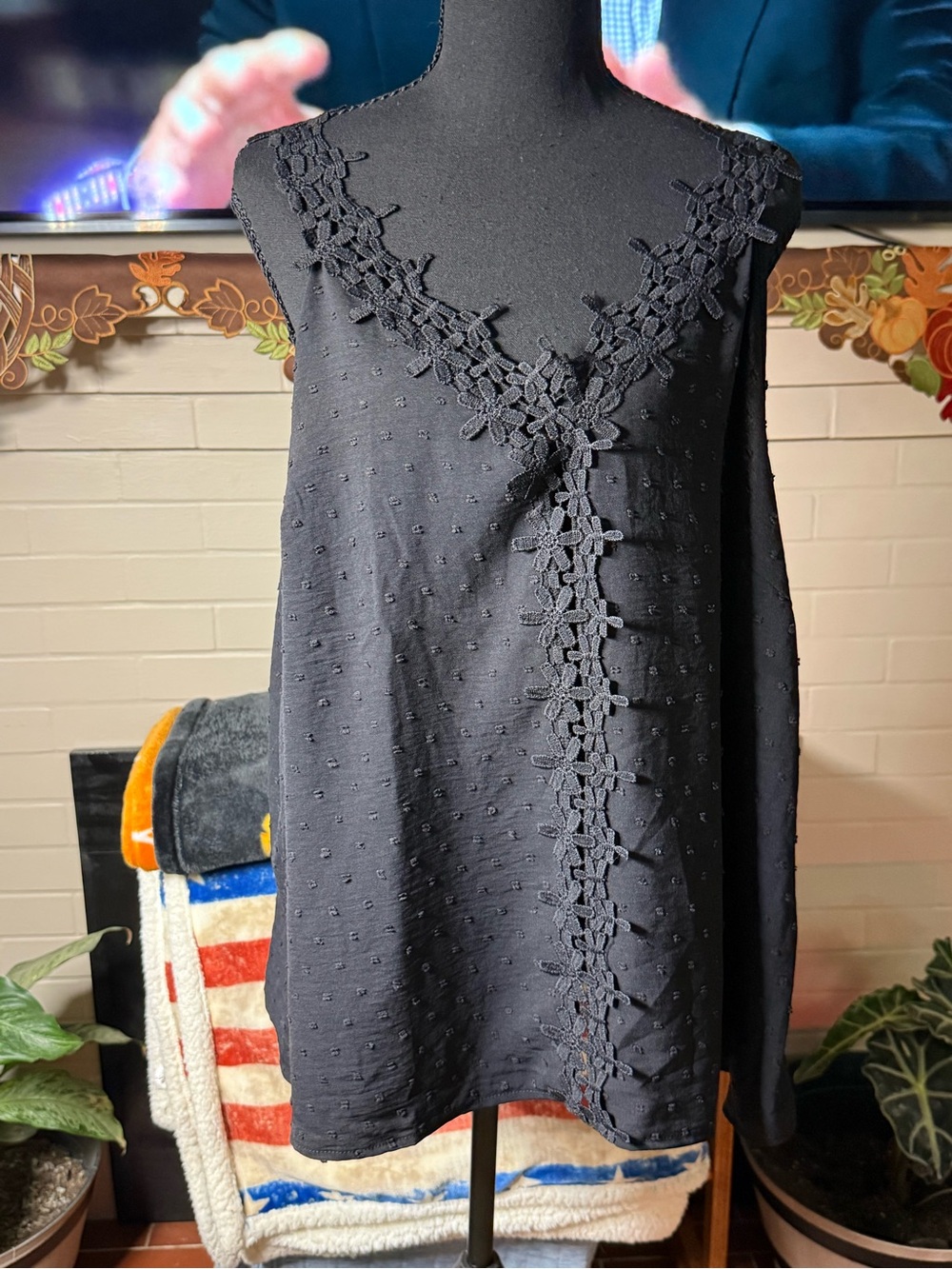 SHEIN Black Sleeveless Tank with Floral Crochet Trim